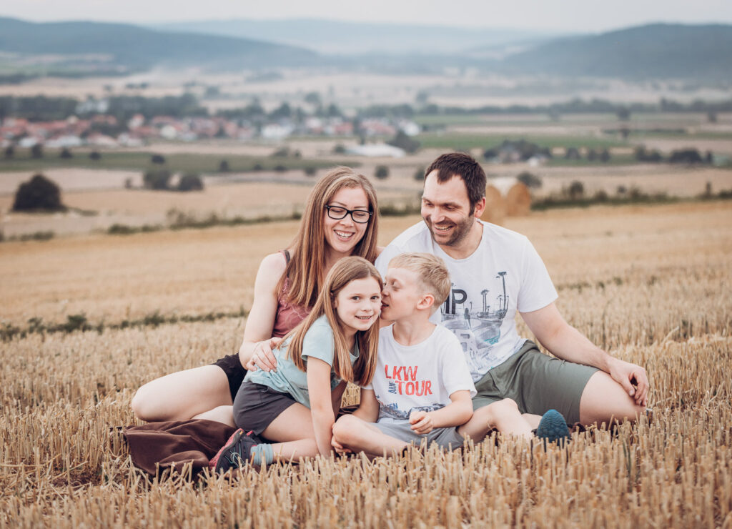 familien fotografin macht familien fotos familien fotoshooting, familien fotoshooting bilder familien fotoshooting göttingen familien fotoshooting kleidung familien fotoshooting natur, familien fotoshooting outdoor, familien outdoor shooting, familien shooting, familien shooting outdoor, familienbilder ,fotoshooting, familienbilder in der natur, familienbilder mit babybauch, familienbilder natur, familienbilder outdoor, familienbilder schwarz weiß, familienbilder studio, familienfoto outdoor, familienshooting ,babybauch, familienshooting bilder, familienshooting draußen, familienshooting kleidung, familienshooting mit babybauch, familienshooting outdoor, feine bilder film über fotografin filmkamera bilder fokus bilder foto auf foto foto mit babybauch foto northeim foto shooting foto von kindern fotoapparat bilder fotogalerie download fotograf familie fotograf familienbilder fotograf fotografin fotograf fotoshooting fotograf für fotoshooting fotograf in göttingen fotograf kleidung fotograf neugeborene fotograf newborn fotograf oder fotografin fotograf outdoor fotografen bilder fotografie babybauch fotografie bilder fotografie in der nähe fotografie mit kindern fotografie newborn fotografien schwarz weiß fotografin göttingen fotografin in der nähe fotografin mit herz fotokamera bilder fotos aus galerie fotos babybauch fotos bild fotos familien fotos galerie fotos geschichte fotos göttingen fotos kamera fotos lebendig machen fotos mit herz fotos mit neugeborenen fotos natur fotos schwarz weiß fotos von dir fotos von kindern machen fotos zu machen fotoshooting babybauch fotoshooting bilder fotoshooting familie fotoshooting familie draußen fotoshooting familie kleidung fotoshooting familie outdoor fotoshooting fotograf fotoshooting fotos fotoshooting für die ganze familie